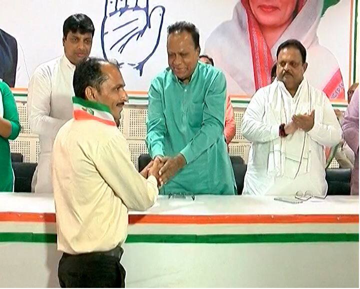 19 Kishan organization Designators And 200 Aam Aadmi Party workers's joined the Congress આમ આદમી પાર્ટીને ઝટકો!  કિશાન સંગઠનના 19 જેટલા હોદ્દેદારો અને 200 કાર્યકરો કોંગ્રેસમાં જોડાયા