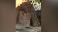 Kushinagar में मिठाई की दुकान पर लगी भीषण आग, कई घरों को चपेट में लिया । Hindi News