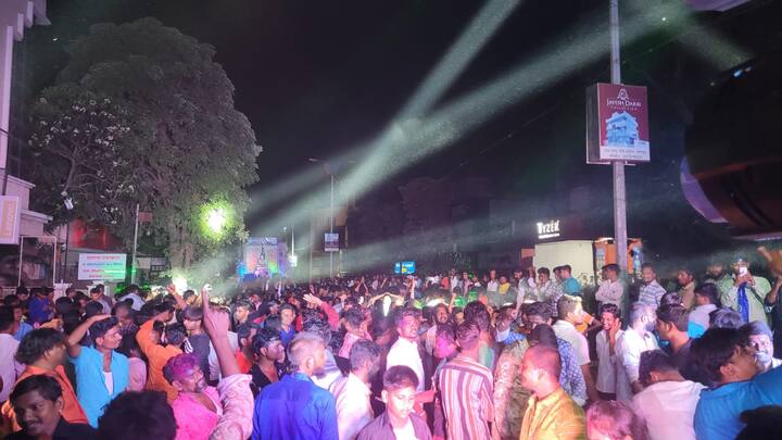 त्यानिमित्ताने दरवर्षीप्रमाणे भव्य अशी मिरवणुक काढण्यात आलीय.