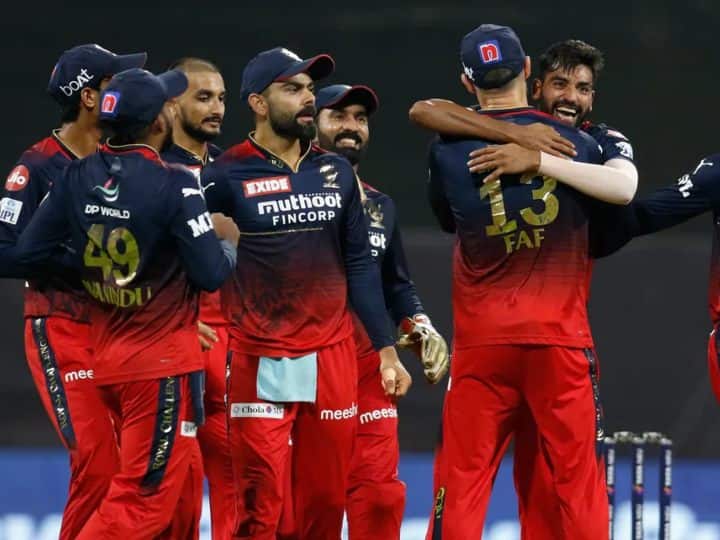 IPL 2022: रवि शास्त्री ने फाफ डु प्लेसिस की टीम पर जताया भरोसा, बोले- आरसीबी प्लेऑफ में बनाएगी जगह