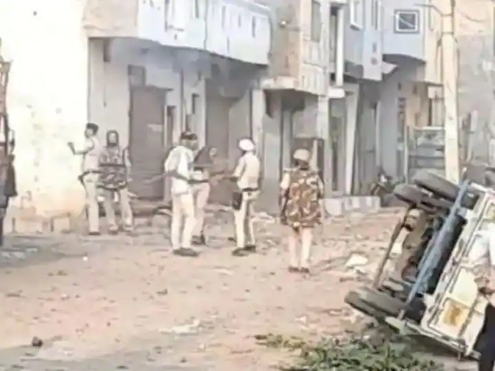 Khargone Violence | Stones, Petrol Bombs, Rods Used To Attack Ram Navami Procession: Complainants In FIRs Khargone Violence | Stones, Petrol Bombs, Rods Used To Attack Ram Navami Procession: Complainants In FIRs