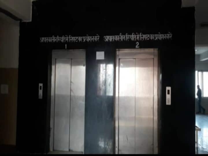 UP News due to non-payment of dues, the lift has been closed for several months in hardoi Mahila hospital ann UP News: हरदोई में महिला अस्पताल में मरीजों को हो रही है परेशानी, बकाया भुगतान न करने के कारण कई महीने से बंद पड़ी लिफ्ट