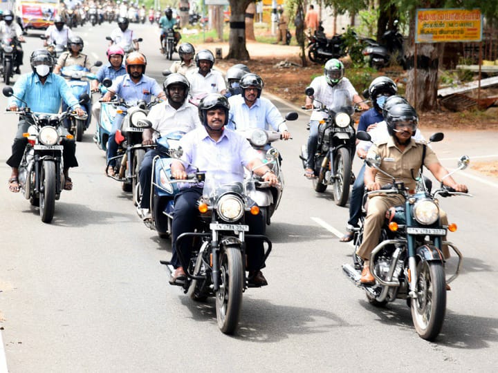 ஹெல்மெட் போடலன்னா இதுதான் கதி! ஹெல்மெட் அவசியம்.. அதிரடி உத்தரவால் அதிரவைக்கும் கரூர் ஆட்சியர்!