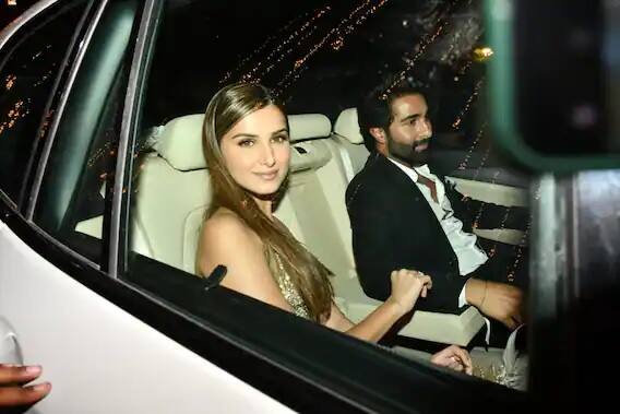 તમને જણાવી દઈએ કે આલિયા ભટ્ટ અને રણબીર કપૂરના લગ્ન 14 એપ્રિલના રોજ નજીકના સંબંધીઓ અને મિત્રોની હાજરીમાં પરિવારજનો સાથે યોજાયા હતા. (ફોટો - માનવ મંગલાની)