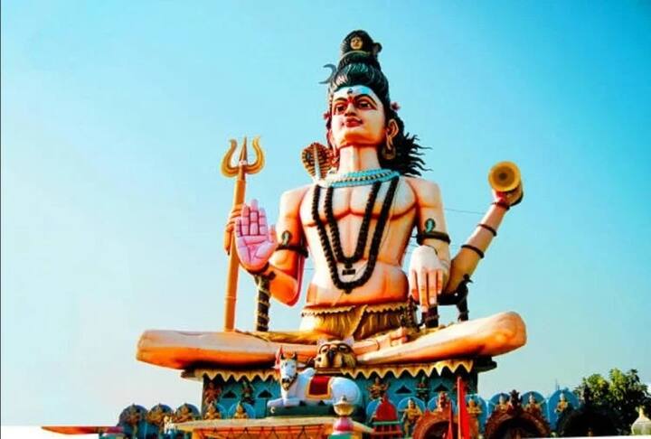 જો તમે પૈસાની અછત અથવા ગરીબી જેવી સમસ્યાઓનો સામનો કરી રહ્યા છો, તો તમારે સોમવારે શિવ રક્ષા સ્તોત્રનો પાઠ કરવો જોઈએ. આ આપના માટે લાભકારી રહેશે.