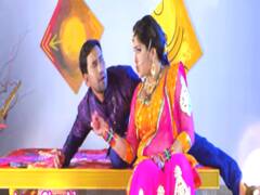 दिनेश लाल यादव और आम्रपाली दुबे का दिखा जबरदस्त रोमांस, टेबल पे लेवल सॉन्ग ने बढ़ाया इंटरनेट का तापमान