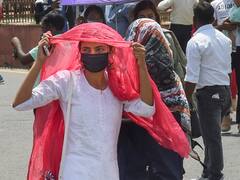 Delhi Weather Forecast: दिल्लीवासियों को दो दिन और झेलनी होगी गर्मी, बुधवार को बारिश से राहत का अनुमान