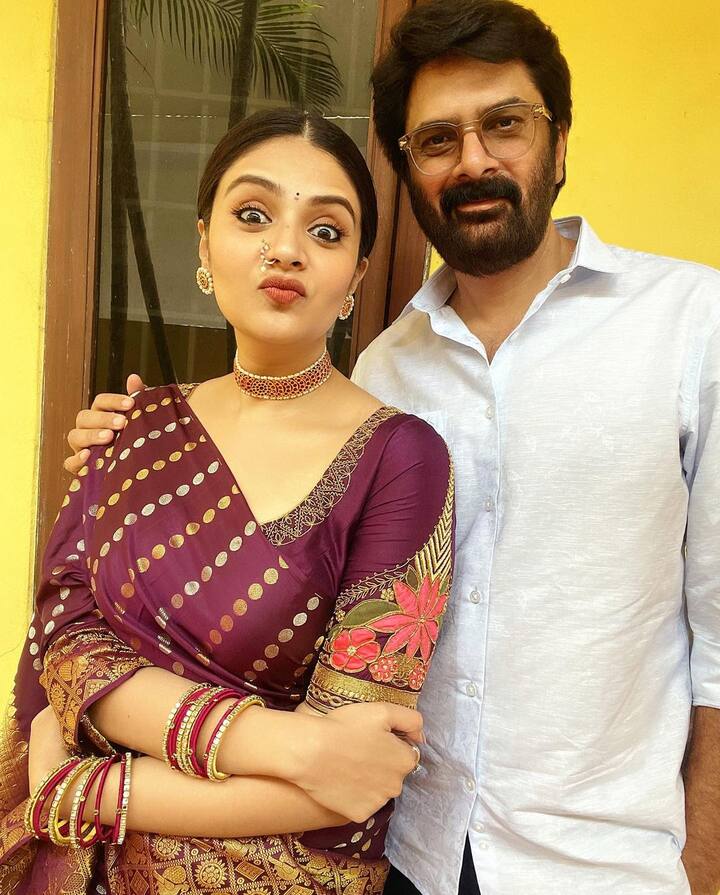 హీరోయిన్ అవుదామని వచ్చి యాంకర్ గా స్థిరపడింది శ్రీముఖి. ఆమెకున్న ఫ్యాన్ ఫాలోయింగ్ మామూలుగా లేదు. -Image credit: Sreemukhi/Instagram