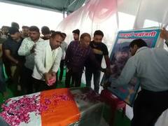 MP News: मध्य प्रदेश के निवासी सेना के जवान अरुण शर्मा की ड्यूटी के दौरान मौत, पार्थिव शरीर के अंतिम दर्शन में उमड़ी भीड़