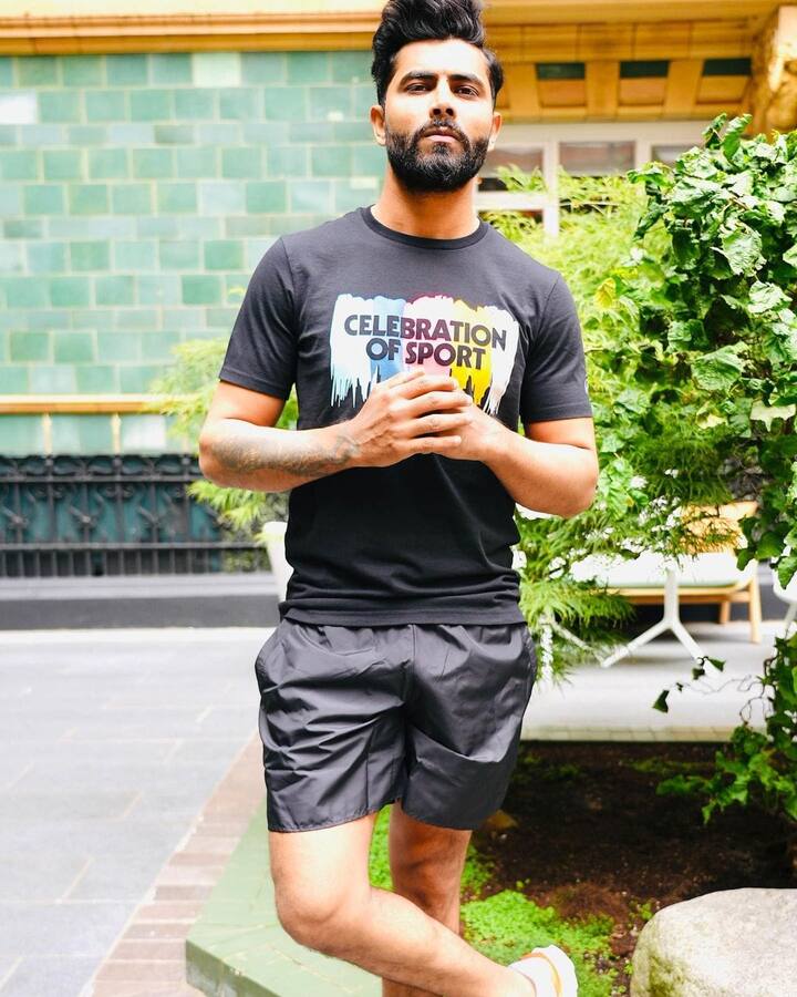 जडेजा आय और कुल संपत्ति का मुख्य स्रोत क्रिकेट ही है. वो इंटरनेशनल क्रिकेट और आईपीएल से सबसे ज्यादा कमाई करते हैं. (फोटो क्रेडिट: जडेजा/instagram)