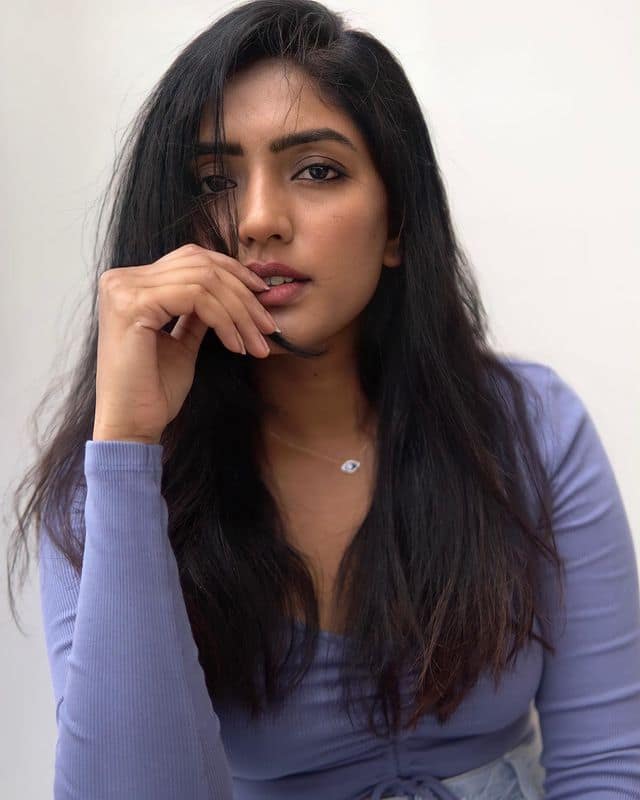 ఎప్పటికప్పుడు ఫోటోషూట్ లో పాల్గొంటూ వాటిని అభిమానులతో పంచుకుంటుంది. (Courtesy : Eesha Rebba Instagram)