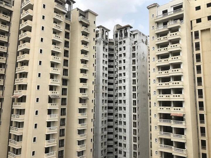 Noida Flat Buyers upset fear of Delay in Registry and Dues Payment due to recent developments Property Update: नोएडा में घर खरीदार परेशान, फ्लैट्स की रजिस्ट्री को लेकर बना असमंजस, जानें क्या है पूरा मामला