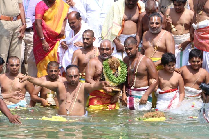 వైభవంగా ఒంటిమిట్ట కోదండరాముడి చక్రస్నానం