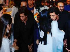 बाबा सिद्दीकी इफ्तार पार्टीः कभी हाथ मिलाते, कभी गले मिलते...ऐसे मिले शाहरुख खान और शहनाज़ गिल, सोशल मीडिया पर छाईं पार्टी की अंदर की तस्वीरें