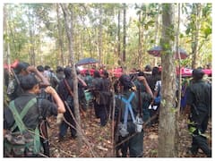 Bijapur: बीजापुर में देर रात नक्सलियों का सुरक्षाबलों के कैंप पर हमला, चार जवान बुरी तरह घायल, दो की हालत गंभीर