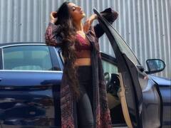 Dhanashree Chahal : क्रिकेटपटू युझवेंद्रच्या पत्नीचा डँशिंग लूक; कारमध्ये केलं फोटोशूट