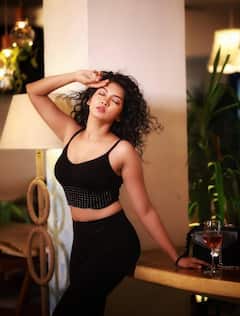 Meera Joshi : झक्कास, गॉर्जियस... मीराच्या हॉट अदा, चाहते फिदा!