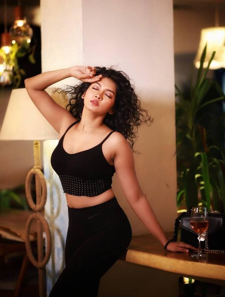 अभिनेत्री मीरा जोशीचा एक वेगळाच चाहतावर्ग आहे. (Photo:@meera.joshi.796/FB)