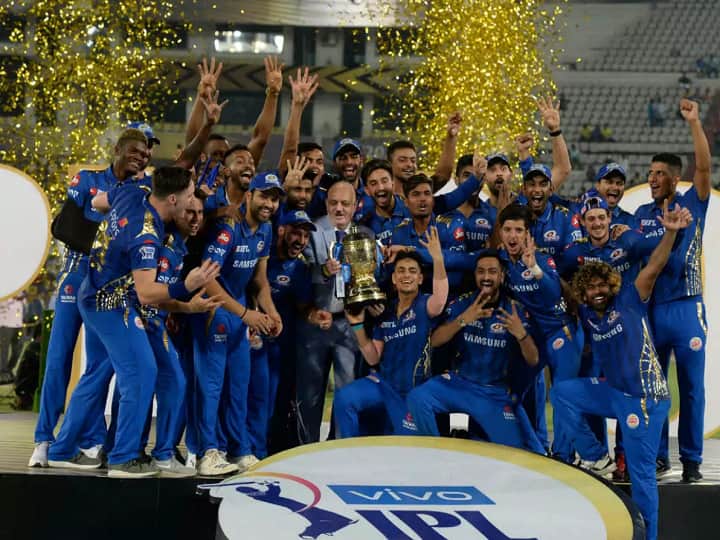 2013, 2015, 2017, 2019, 2020 ஆகிய ஆண்டுகளில் 5 முறை வென்று, இதுவரை அதிக கோப்பைகளை கைப்பற்றியுள்ள ஒரே அணி மும்பை இந்தியன்ஸ் ஆகும்