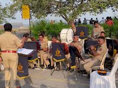 Mumbai News: बॉम्बे पुलिस बैंड ने दिखाई 'संडे स्ट्रीट्स' की झलक, परर्फोर्मेंस ने जीता लोगों का दिल