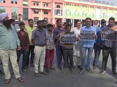 CNG की बढ़ती कीमतों  को लेकर दिल्ली-NCR में ओला उबर का चक्का जाम, बस स्टैड-रेलवे स्टेशन पर परेशान हो रहे लोग