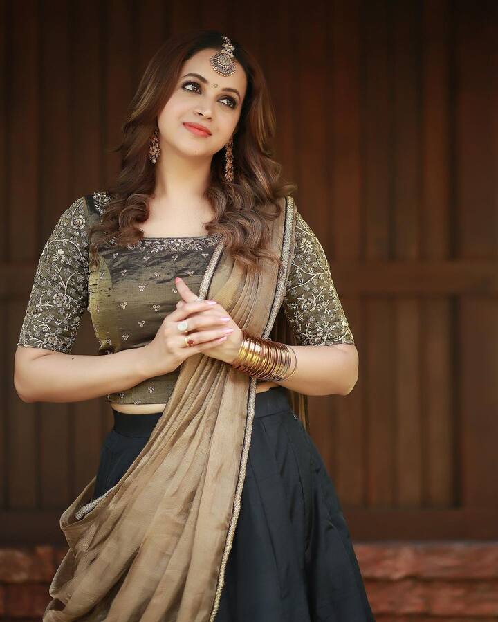 தோ் கால்கள் கொள்ளும் ஆசை வீதி