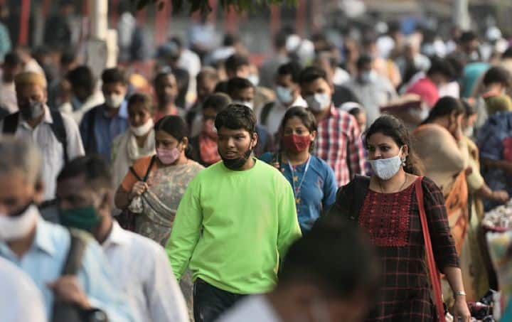 Coronavirus Cases in Noida: Face Mask Mandatory in Public Places in These Places Covid Guidelines: UP Govt Makes Face Masks Mandatory Again In Seven Districts