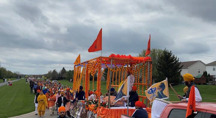 ਪ੍ਰਬੰਧਕ ਕਮੇਟੀ ਨੇ ਸਮੂਹ ਸੰਗਤ, ਸੇਵਾਦਾਰਾਂ ਅਤੇ ਪਹਿਲੀ ਵਾਰ ਸ਼ਹਿਰ ਵਿੱਚ ਕੱਢੇ ਗੲੈ ਨਗਰ ਕੀਰਤਨ ਦੋਰਾਨ ਆਪਣੀਆਂ ਸੇਵਾਵਾਂ ਲਈ ਵੈਸਟ ਚੈਸਟਰ ਪੁਲਿਸ ਦਾ ਧੰਨਵਾਦ ਕੀਤਾ।