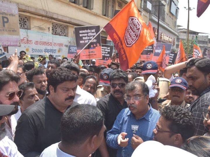 MNS and BJP march on Kalyan Dombivali Municipal Corporation over water issue  हिंदुत्वाच्या मुद्यानंतर पाणी प्रश्नावरही मनसे-भाजप एकत्र, कल्याणमध्ये काढला तहान मोर्चा   