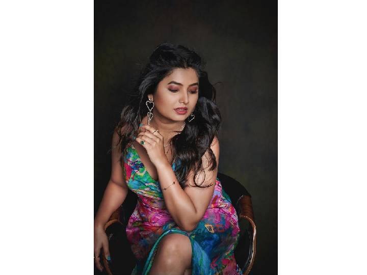 प्राजक्ता नेहमीच सोशल मीडियावर सक्रिय राहून, आपले फोटो शेअर करून चाहत्यांना अपडेट देत असते.