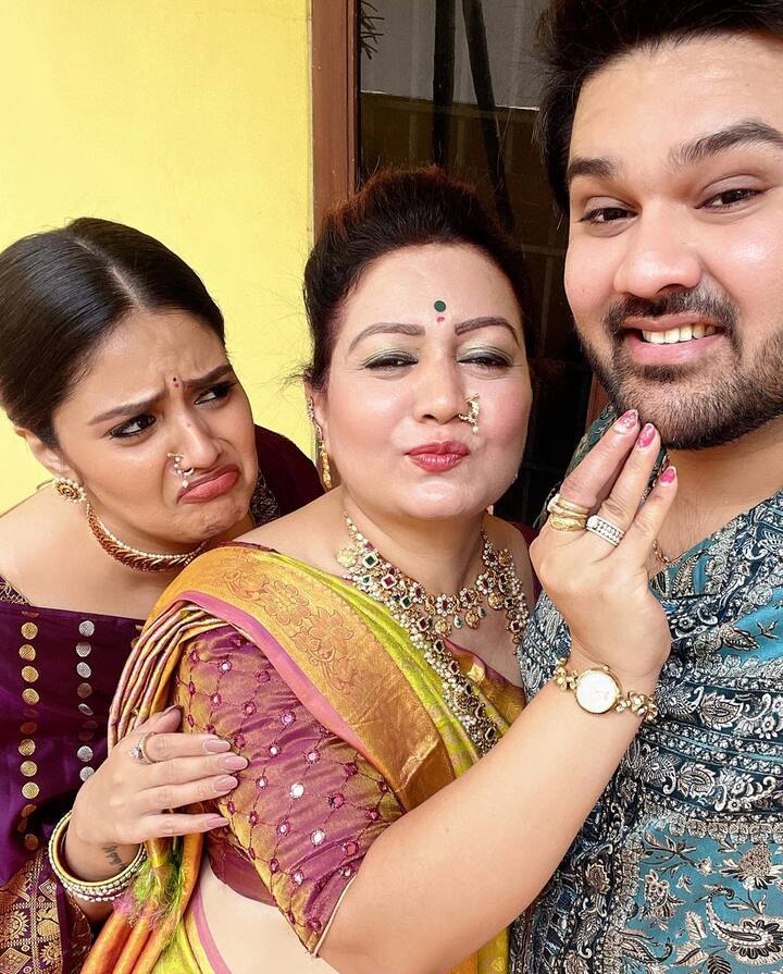 శ్రీముఖి ఫ్యామిలీ ఫోటోలు  -Image credit: Sreemukhi/Instagram