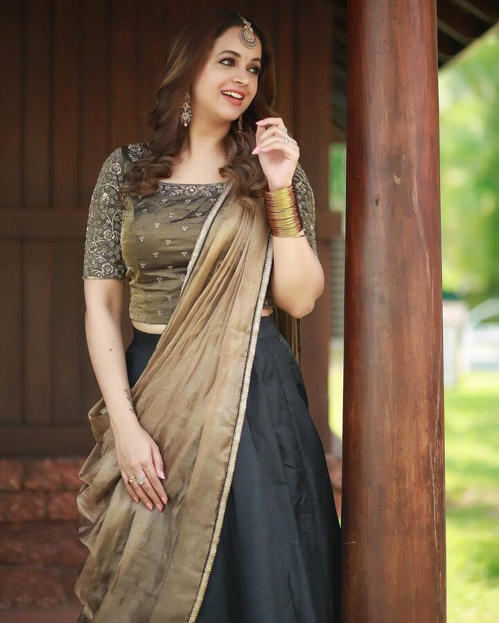 சோ்வது ஓா் ஈசல் கொள்ளும் ஆசை தீயில் வாழ்வது