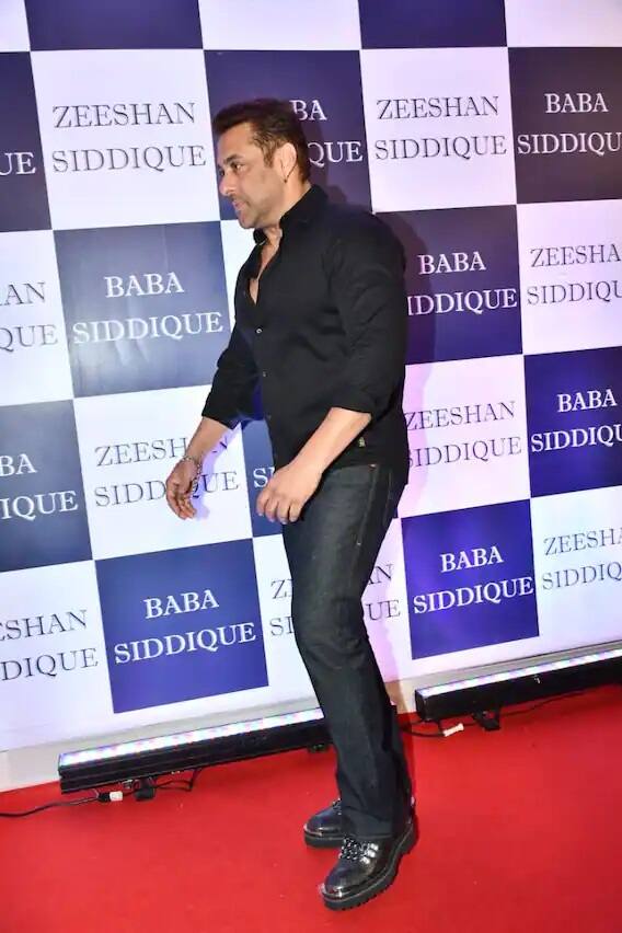 या पार्टीत सलमान खान देखील हजर होता. त्याने काळ्या रंगाचा शर्ट, पँट आणि शूज परिधान केले होते.