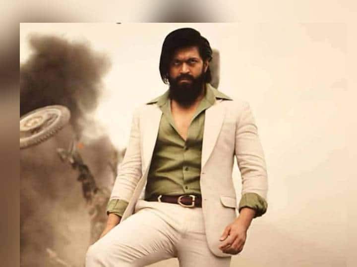 KGF 2 : पडद्यावर सुपर फ्लॉप ठरला होता यशचा ‘रॉकी’, आता ‘रॉकी भाई’ बनून करतोय प्रेक्षकांच्या मनावर राज्य! Once Yash's 'Rocky' was a super flop on the screen now he is winning hearts by becoming Rocky bhai of KGF KGF 2 : पडद्यावर सुपर फ्लॉप ठरला होता यशचा ‘रॉकी’, आता ‘रॉकी भाई’ बनून करतोय प्रेक्षकांच्या मनावर राज्य!