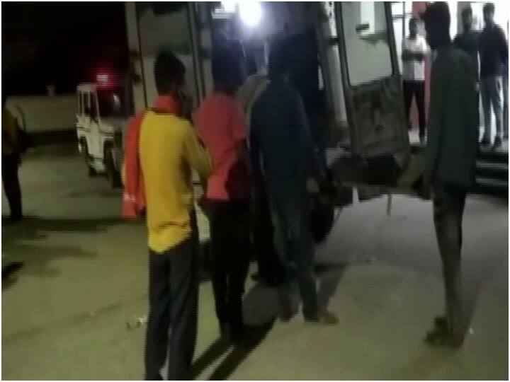 Uttar Pradesh 6 killed and 4 injured bolero and truck collided Babuganj Sagra in Gauriganj Kotwali area says Amethi SP Dinesh Singh Amethi News: अमेठी के गौरीगंज में बड़ा हादसा, ट्रक-बोलेरो की टक्कर में बारात से लौट रहे 6 लोगों की मौत