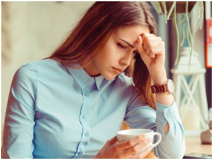Reason to Feel Sad: हर समय आप भी दुखी महसूस करते हैं? ये हो सकती है वजह