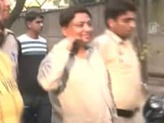 Viral Video : అల్లర్లలో తగ్గేదేలే లేదంట - కోర్టు ఆవరణలోనే నిందితుడి ఓవరాక్షన్ !