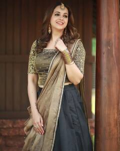 Bhavana Menon Photos: தாவணி போட்ட பாவனா.. லேட்ட்ஸ்ட் ஃபோட்டோஷூட்