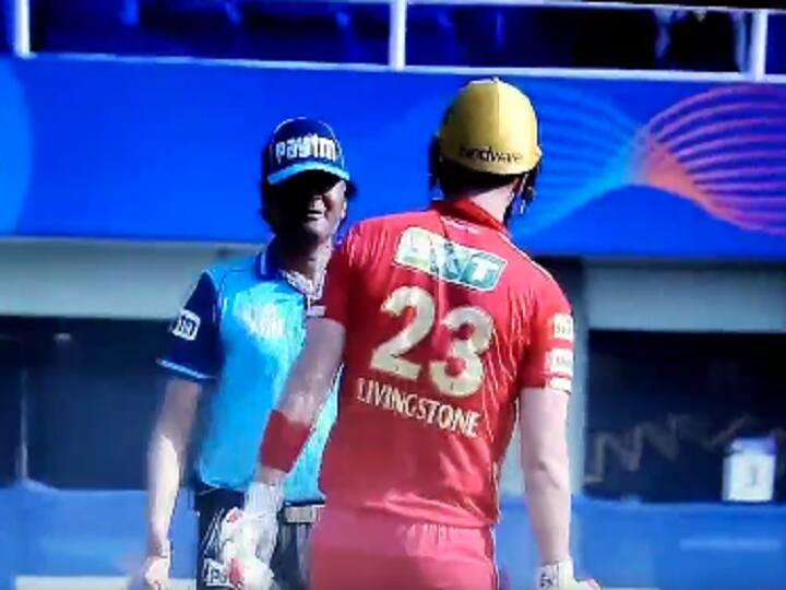 IPL 2022: A furious Liam Livingstone argues with the umpire Watch Video Watch Video: पंजाब-हैदराबाद सामन्यादरम्यान लियान लिव्हिंगस्टोन थेट पंचाशीच भिडला! नेमकं काय घडलं? पाहा व्हिडिओ