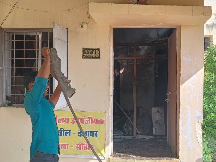 Sehore News: देर रात सीहोर के रजिस्ट्रार ऑफिस में लगी भीषण आग, कई महत्वपूर्ण दस्तावेज जलकर खाक