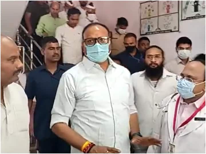 Uttar Pradesh Deputy CM Brajesh Pathak inspection of Barabanki District Hospital and Damnation over various issues ann UP: अचानक बाराबंकी जिला अस्पताल पहुंचे डिप्टी सीएम ब्रजेश पाठक, कमियां मिलने पर...