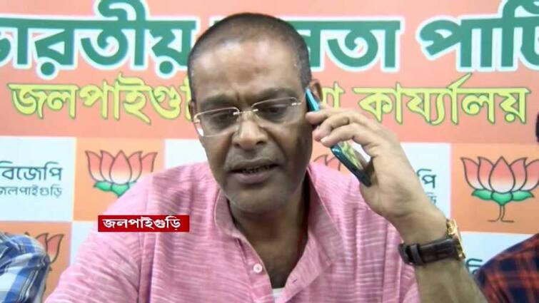 Jalpaiguri News: Explosive comment by BJP leader and former co-president Alok Chakraborty Jalpaiguri News: উপনির্বাচনে ধাক্কা খাওয়ার পর বাড়ছে অস্বস্তি, বিস্ফোরক জলপাইগুড়ির বিজেপি নেতা