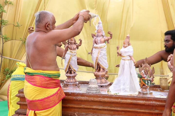 అనంతరం ఉదయం 9 నుంచి 10.30 గంటల వరకు స్వామి, అమ్మవార్ల ఉత్సవమూర్తులకు స్నపనతిరుమంజనం వేడుకగా నిర్వహించారు.