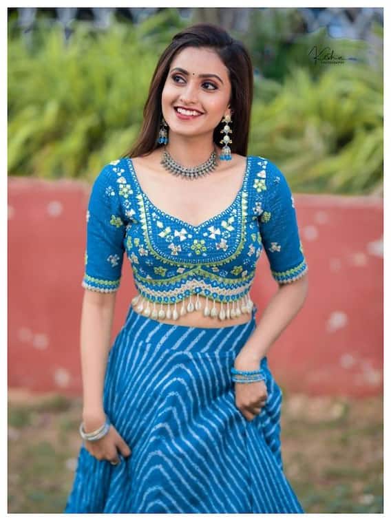 ట్రెడిషనల్ ఎటైర్ లో కుర్ర యాంకర్ - నెటిజన్లు ఫిదా 