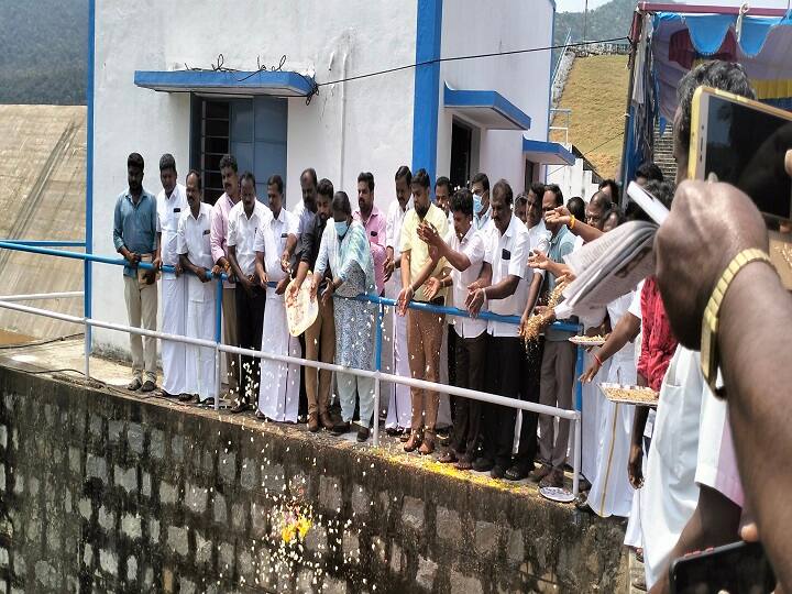 District Collector  Divyadarshini opened the water for irrigation from the Vallimadurai Varattaru Dam reservoir next to Arur தருமபுரி : வள்ளிமதுரை வரட்டாறு அணை  நீர்த்தேக்கத்திலிருந்து பாசனத்திற்காக நீர் திறப்பு