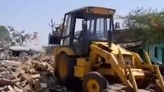 MP: सागर के बाबा बोले-पत्थरबाजों पर चलाओ बुलडोजर, वीडियो वायरल