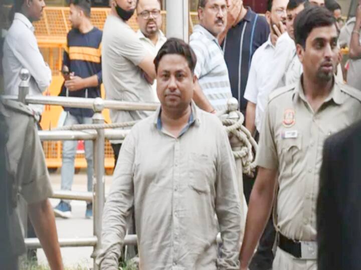 Jahangirpuri Violence To find out Bangladeshi connections the CDR of Ansar and his associates started to investigate the mobile ann जहांगीरपुरी हिंसा का बांग्लादेश से जुड़ा तार? आरोपी अंसार की कुंडली खंगाल रही पुलिस, बैंक खातों की भी जांच