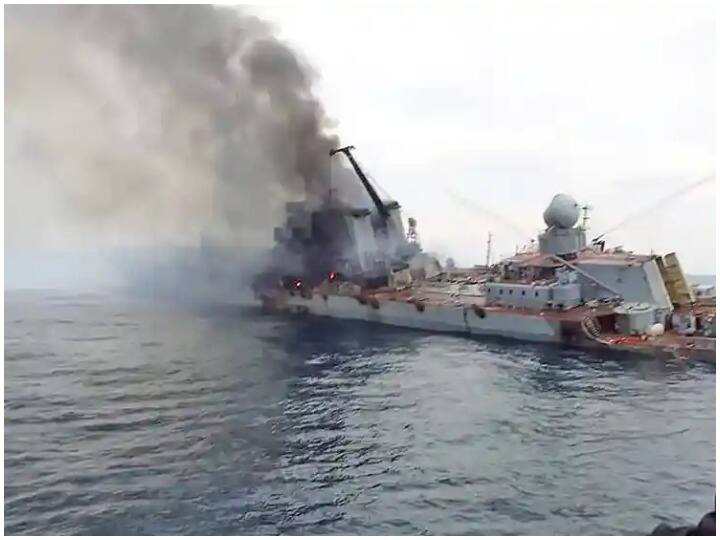 Russian Cruise moskva burning video getting viral on social media ukraine claimed that he destroy this cruise after missile attack Watch: ब्लैक सी में पहली बार धू-धूकर जलता दिखा रूस का मोस्‍कवा क्रूजर, यूक्रेन ने मिसाइल से तबाह करने का किया था दावा
