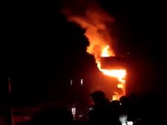 Rajasthan News: अलवर में कपड़े की दुकान में लगी भीषण आग, लाखों रुपये सामान जलकर हुआ खाक