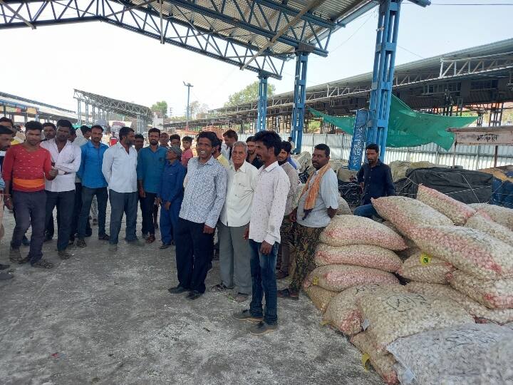MP News: The price of garlic brought out the tears of the farmers ann Ujjain News: लहसुन के दाम ने निकाले किसानों के आंसू, 3 रुपये किलो मिल रही कीमत